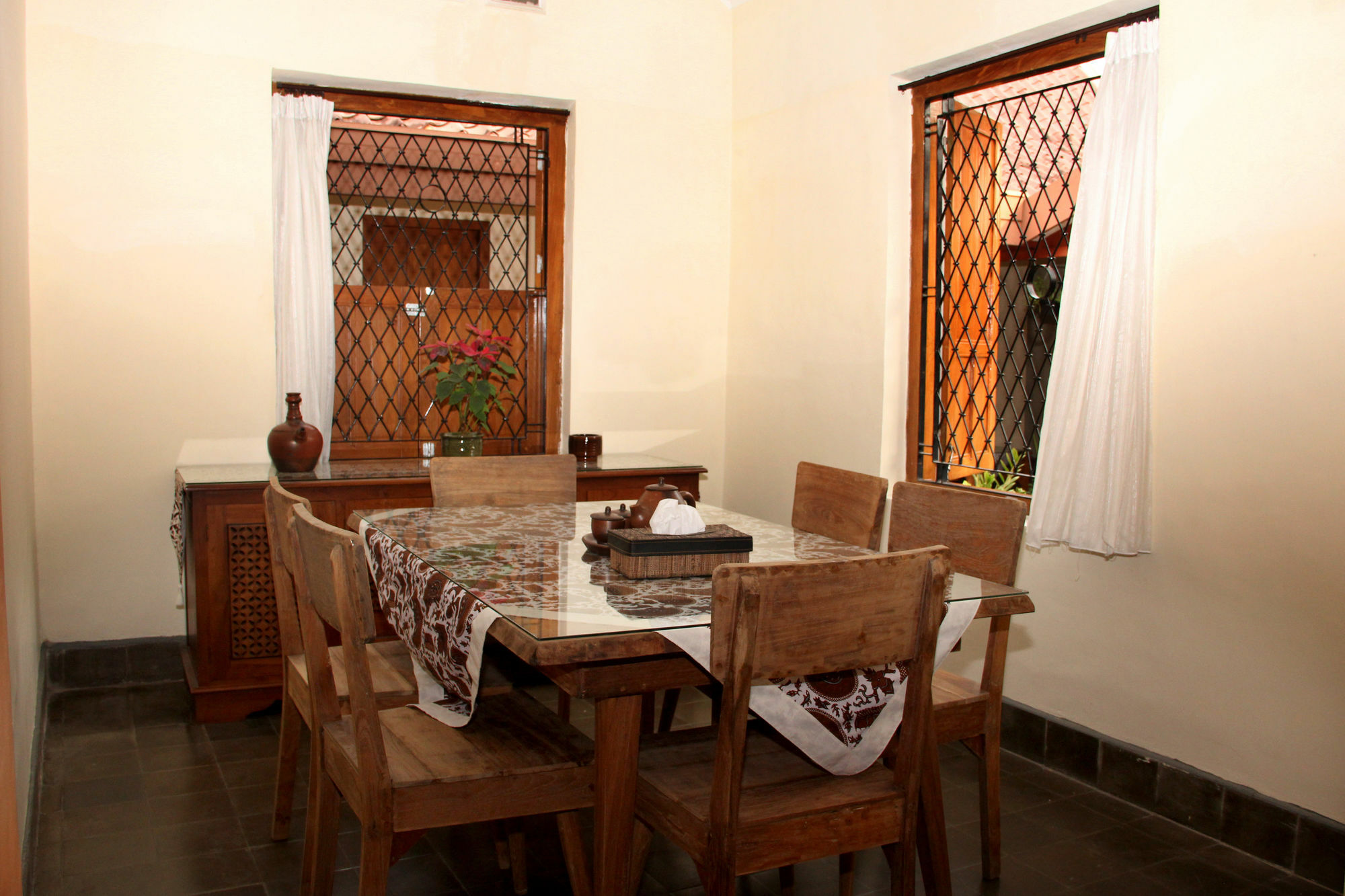 Pamularsih Homestay Yogyakarta Exterior photo