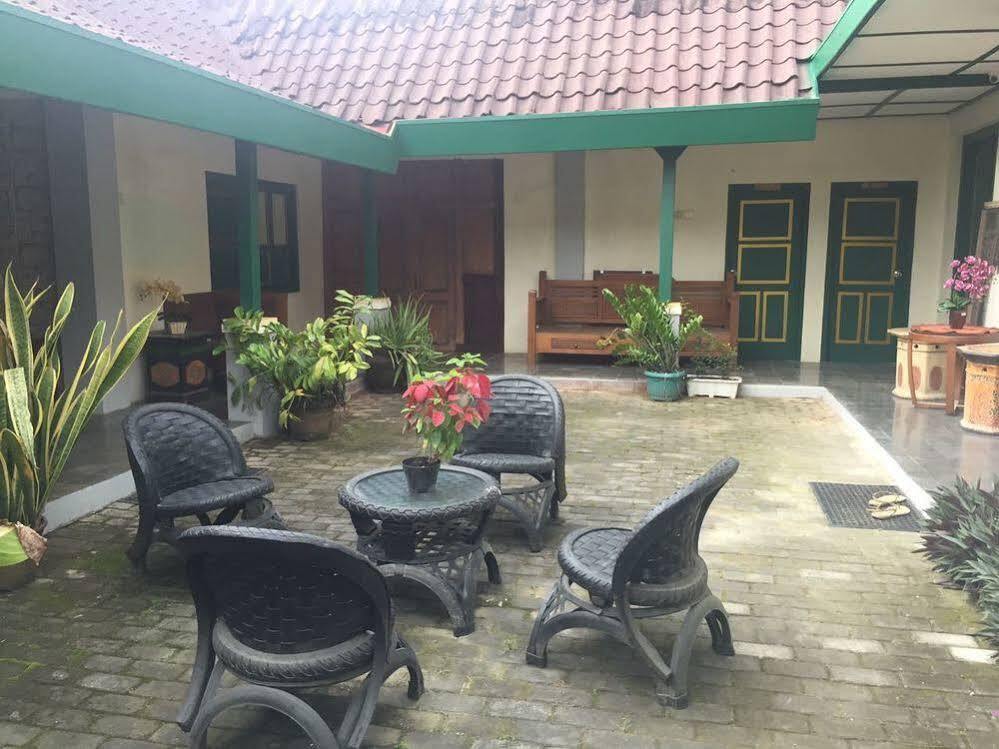 Pamularsih Homestay Yogyakarta Exterior photo