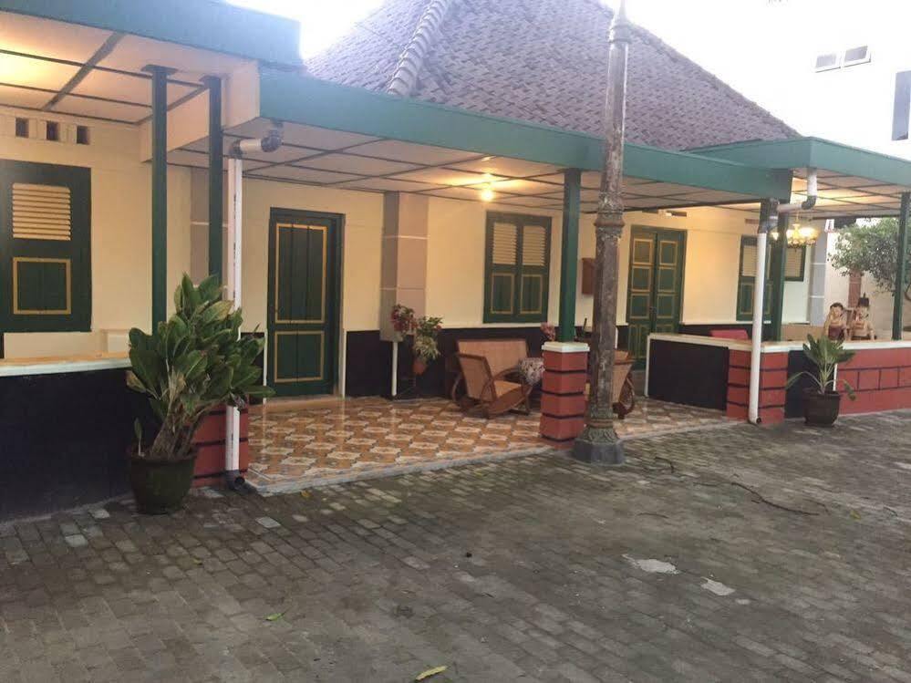 Pamularsih Homestay Yogyakarta Exterior photo